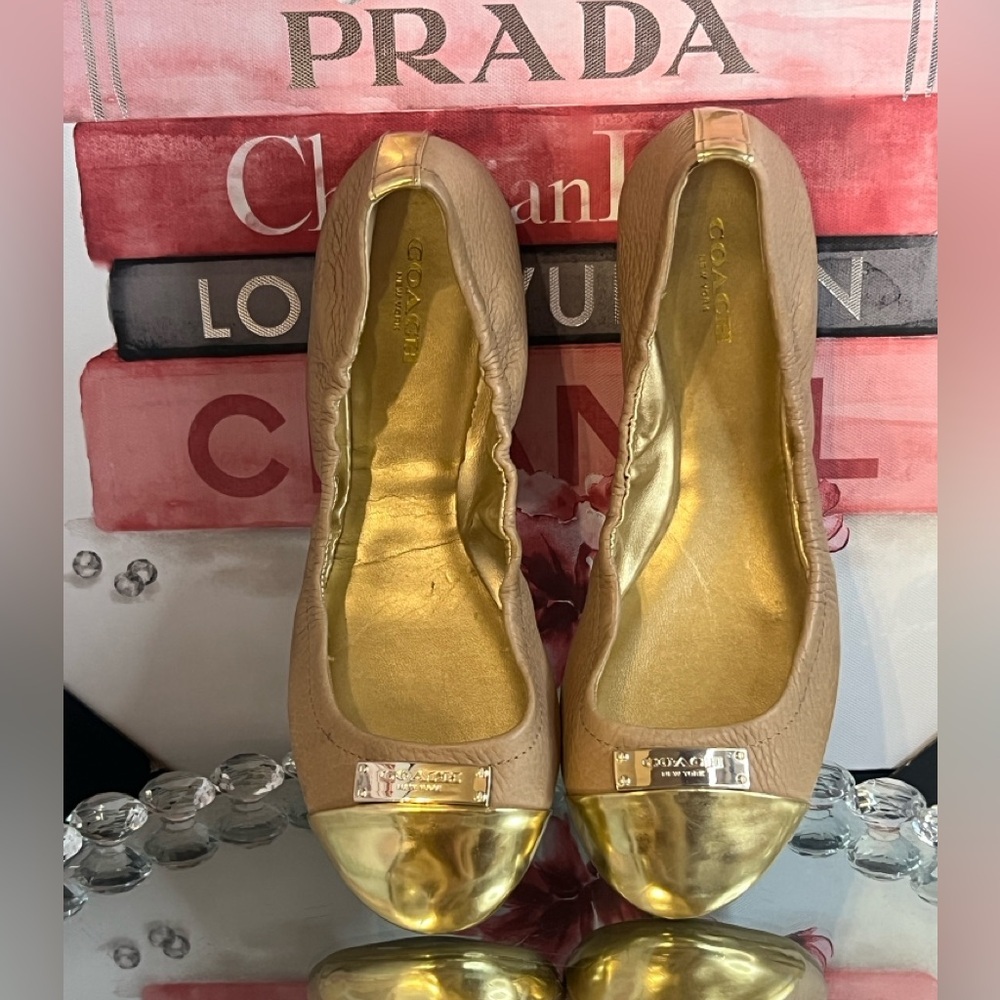 Coach darsi Metallic Gold and Tan pebble leather Flats size 8M